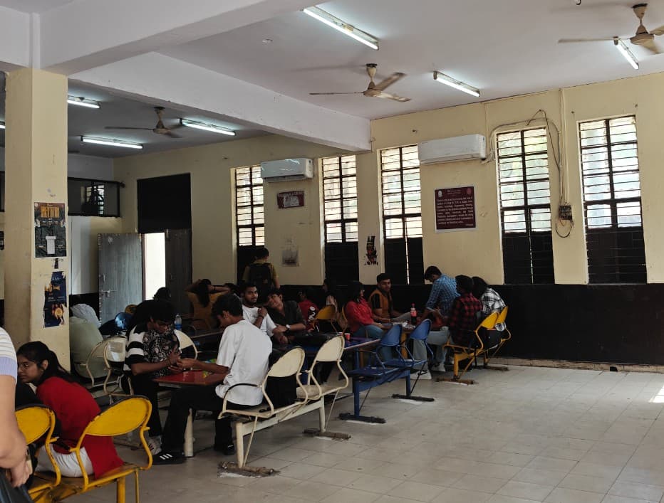 Shyam Lal College Canteen photo 4